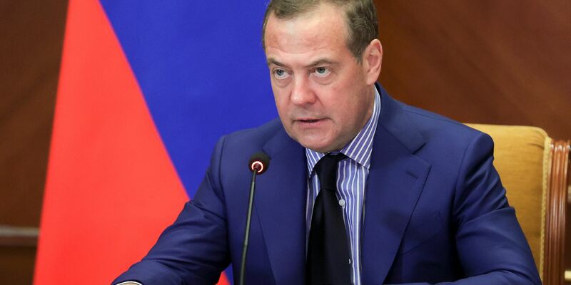 Der frühere russische Präsident Dmitri Medwedew kritisiert den möglichen künftigen Kanzler Friedrich Merz scharf. (Archivbild) - Foto: Ekaterina Shtukina/Sputnik Pool/AP/dpa