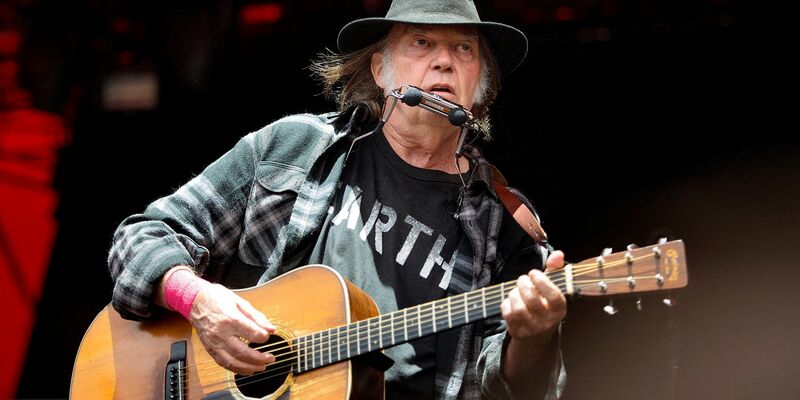 Neil Young möchte ein Konzert in der Ukraine spielen. (Archivbild) - Foto: Nils Meilvang/epa/dpa