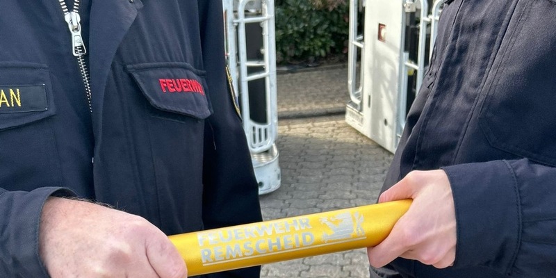 FW-RS: Staffelstab bei der Feuerwehr Remscheid übergeben - Foto: presseportal.de