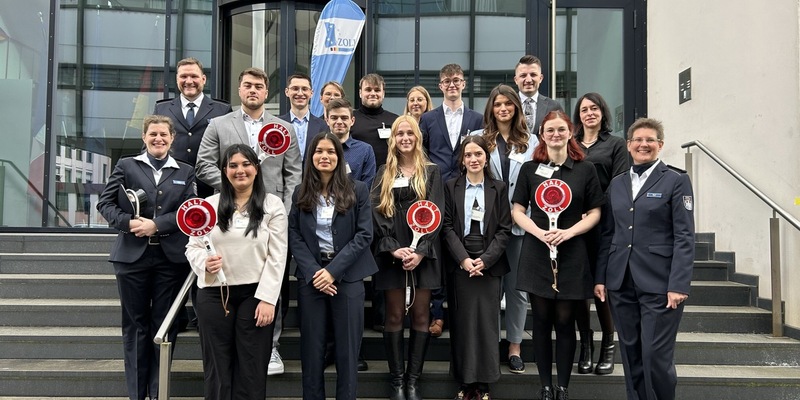 HZA-SB: Berufseinsteiger beim Hauptzollamt Saarbrücken; Jetzt Karriere beim ZOLL starten! - Foto: presseportal.de