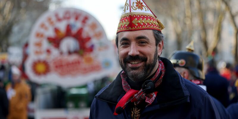 Der Kölner Zugleiter Marc Michelske erwartet aufgrund des guten Wetters viele Besucher.  - Foto: Oliver Berg/dpa