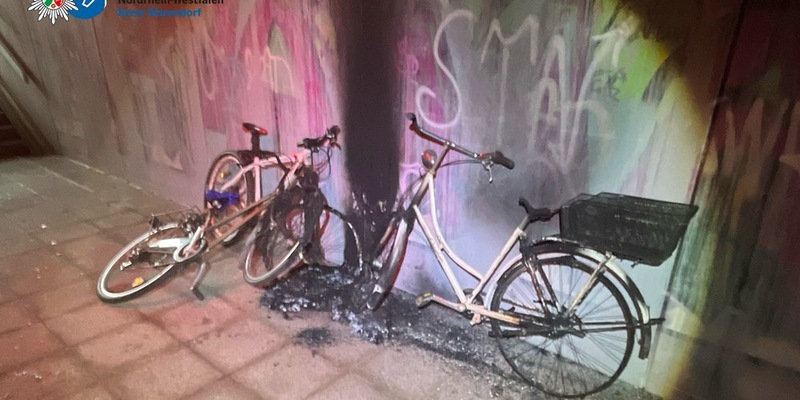 POL-WAF: Ostbevern-Brock. Fahrräder zusammengebunden und angezündet - Foto: presseportal.de