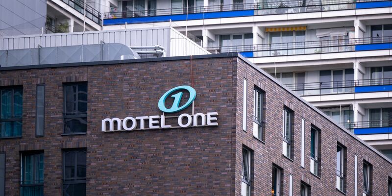 Ein Motel One in Berlin - inzwischen gibt es 99 Häuser in 13 Ländern. (Archivbild) - Foto: Monika Skolimowska/dpa
