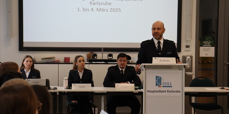 HZA-KA: Berufseinsteiger beim Hauptzollamt Karlsruhe / Jetzt Karriere beim ZOLL starten! - Foto: presseportal.de