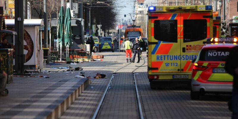 In der Mannheimer Innenstadt läuft ein großer Polizeieinsatz.  - Foto: Dieter Leder/dpa