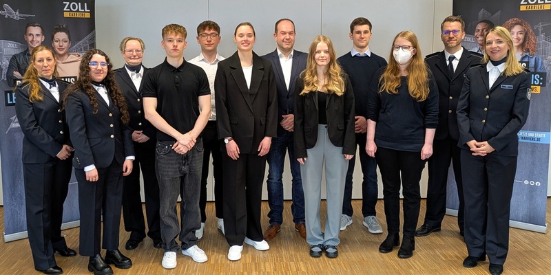 HZA-BI: Berufseinsteiger beim Hauptzollamt Bielefeld/Jetzt Karriere beim ZOLL starten! - Foto: presseportal.de