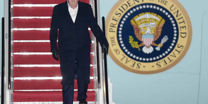 Trump droht mit neuen Zöllen. (Archivbild) - Foto: Luis M. Alvarez/FR596 AP/AP/dpa