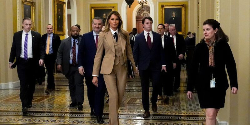 Melania Trump kämpft gegen Rachepornos. - Foto: Julia Demaree Nikhinson/AP/dpa
