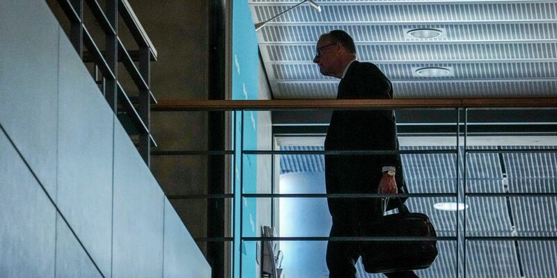 CDU-Chef Friedrich Merz kommt zu den Sondierungsgesprächen von Union und SPD. - Foto: Kay Nietfeld/dpa