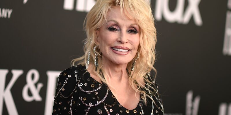 Dolly Parton bedankt sich für Karten, Blumen und Nachrichten. (Archivbild) - Foto: Richard Shotwell/Invision via AP/dpa