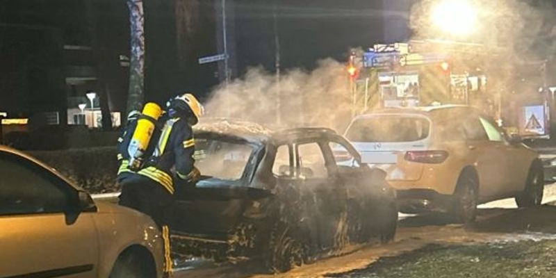 LPI-NDH: Totalschaden nach Fahrzeugbrand - Zeugen gesucht - Foto: presseportal.de