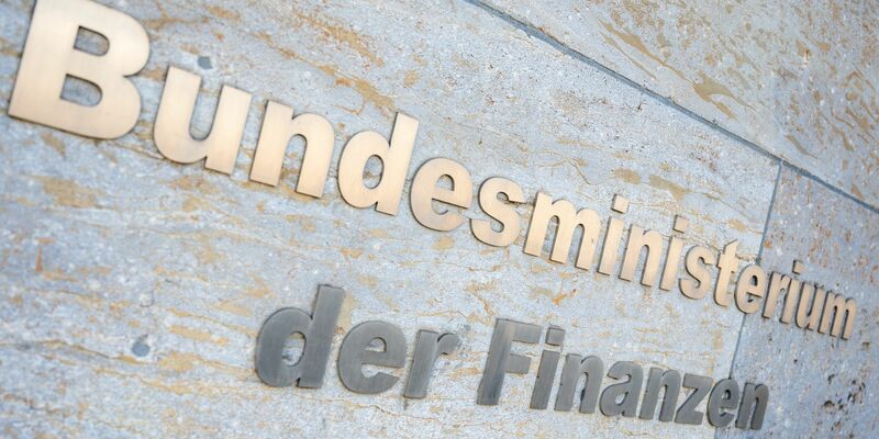 Im Finanzministerium werden viele der Sparvorgaben durchgesetzt werden müssen. (Symbolbild) - Foto: Christophe Gateau/dpa