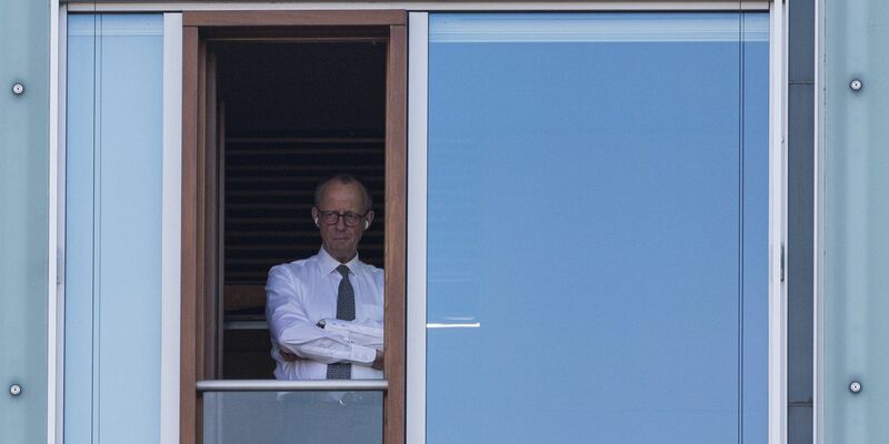 Laut Co-Parteichef Felix Banaszak sind die Grünen weiter dafür offen, im alten Bundestag mehr Geld für Verteidigungsausgaben zu beschließen. (Archivbild) - Foto: Hannes P. Albert/dpa