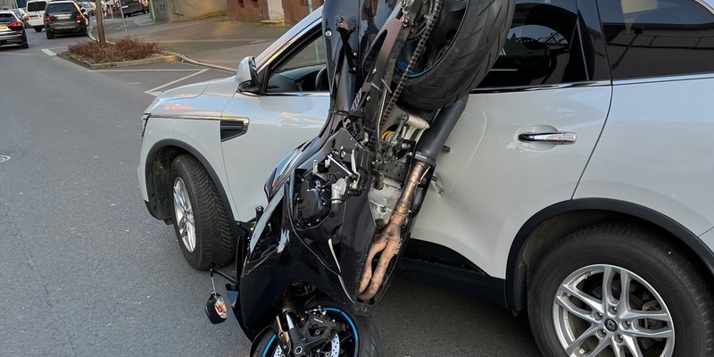 POL-HA: Motorradfahrer bei Verkehrsunfall in Haspe leicht verletzt - Foto: presseportal.de