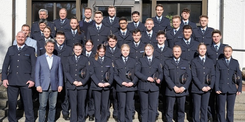 Bundespolizeidirektion München: 24 mal Verstärkung für die Bundespolizeiinspektion Freilassing Neue Polizeibeamtinnen- und beamte legten Diensteid im Rathaus ab - Foto: presseportal.de