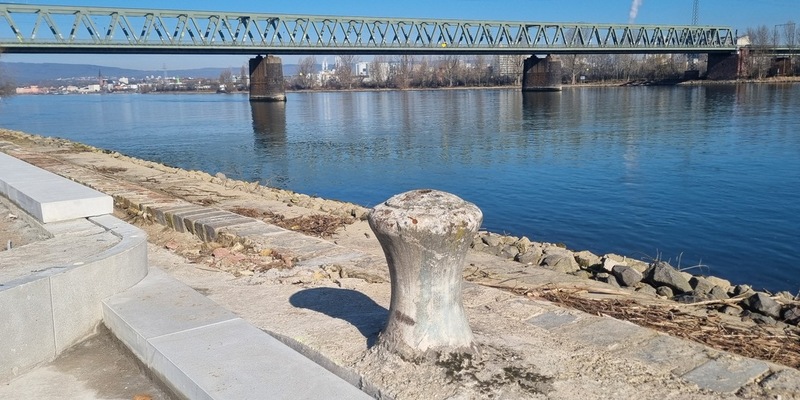 POL-PPMZ: 500kg schwere, historische Poller gestohlen - Foto: presseportal.de
