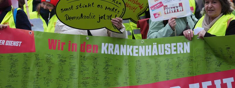 Mehr Geld, mehr Zeit: Dafür protestieren die Beschäftigten im öffentlichen Dienst. (Archivbild) - Foto: Marcus Brandt/dpa