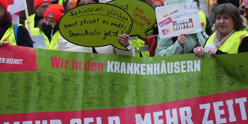 Mehr Geld, mehr Zeit: Dafür protestieren die Beschäftigten im öffentlichen Dienst. (Archivbild) - Foto: Marcus Brandt/dpa