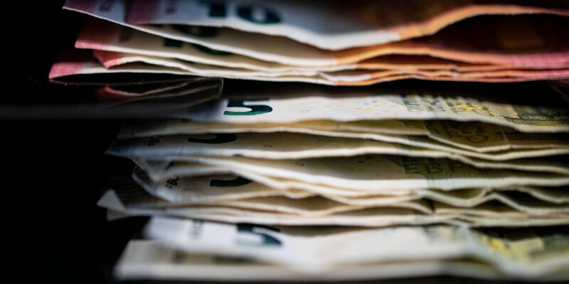 Unter den Superreichen in Deutschland gibt es deutlich mehr Männer. (Archivbild) - Foto: Marijan Murat/dpa/dpa-tmn