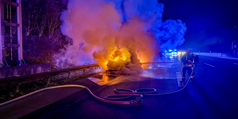 FW-DO: Brennender PKW auf der A40 - Foto: presseportal.de