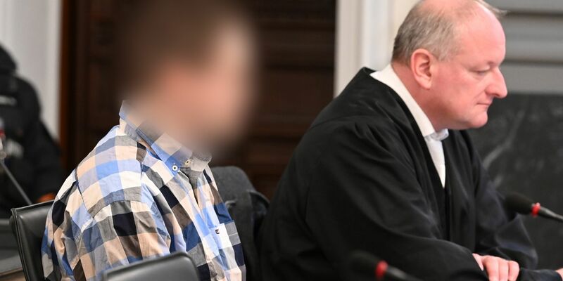 Richter Jörg Burmeister: Der Angeklagte hat Mutter und Großeltern heimtückisch getötet. (Archivbild) - Foto: Elisa Schu/dpa