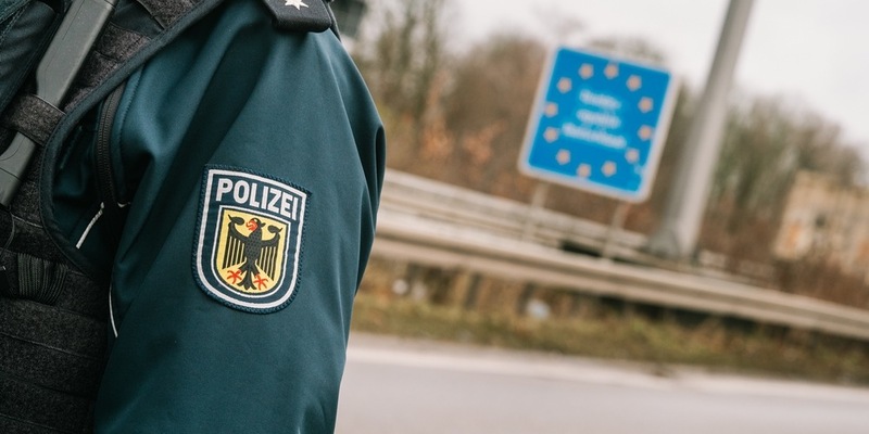 BPOL NRW: Gesuchter Schleuser führt Betäubungsmittel nach Deutschland ein und wird durch Bundespolizei festgenommen - Foto: presseportal.de