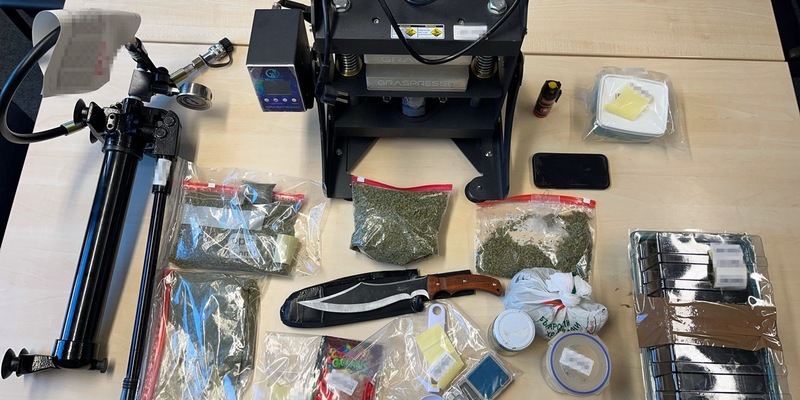 POL-K: 250306-3-K E-Scooter-Fahrer mit Drogen und Waffen unterwegs - Festnahme - Foto: presseportal.de