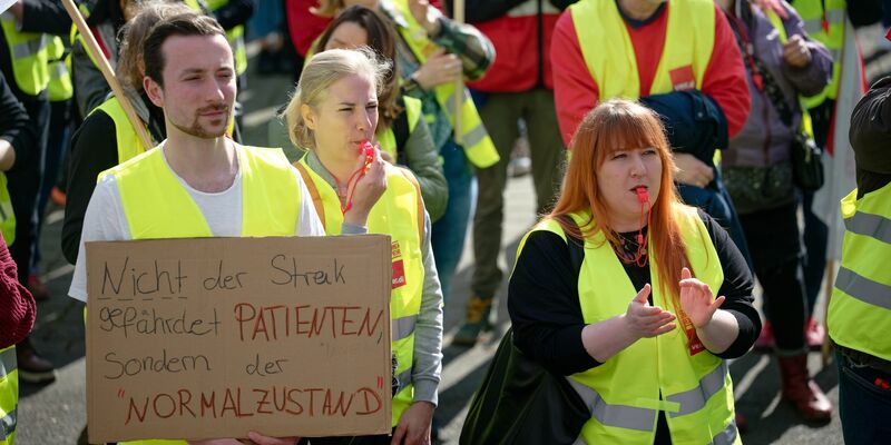 Mehr Geld, mehr Zeit: Dafür protestieren die Beschäftigten im öffentlichen Dienst. - Foto: Henning Kaiser/dpa