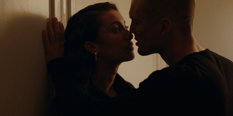 YSL Beauty enthüllt zum Internationalen Frauentag die eindrucksvolle Kampagne 'Nenn es nicht Liebe' im Rahmen von LIEBE OHNE GEWALT - Foto: presseportal.de