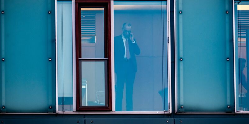 Die CSU stimmt als erste Partei formal der Aufnahme von Koalitionsverhandlungen zu. - Foto: Michael Kappeler/dpa