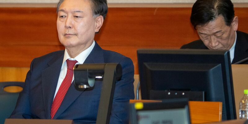 Das südkoreanische Verfassungsgericht wird am Freitag über die politische Zukunft des suspendierten Präsidenten Yoon Suk Yeol entscheiden.  - Foto: Song Kyung-seok/Pool Kyodo News/dpa