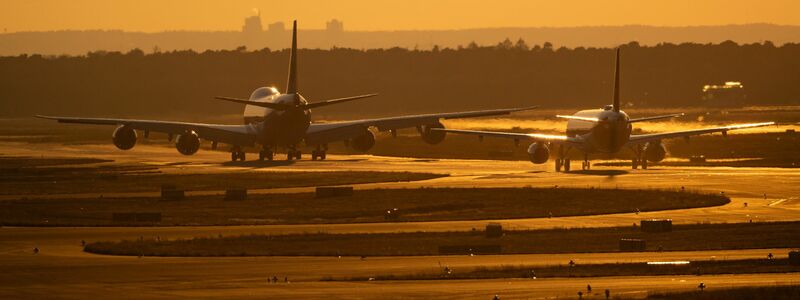 Am Frankfurter Flughafen ist ein Warnstreik der Beschäftigten im öffentlichen Dienst angekündigt.  - Foto: Boris Roessler/dpa