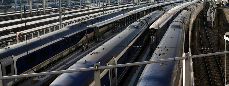 Auch Eurostar-Fernzüge von Paris durch den Eurotunnel nach London sind betroffen. - Foto: Geoffroy Van Der Hasselt/AFP/dpa