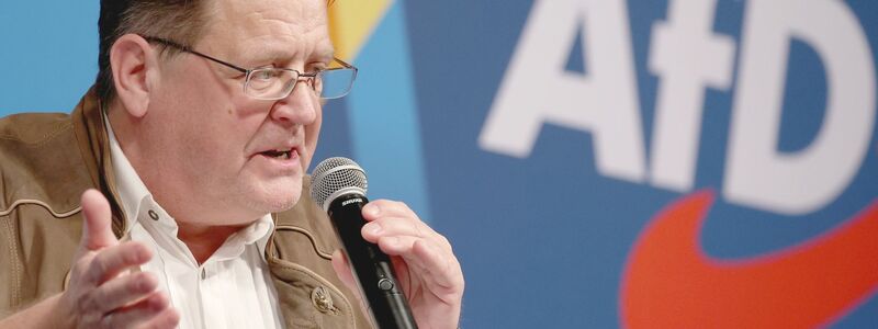 AfD-Vize Stephan Brandner kündigt mögliche juristische Schritte an, um die Sondersitzungen des Bundestags zu stoppen. - Foto: Karl-Josef Hildenbrand/dpa