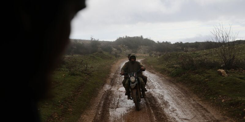 In der Provinz Latakia sind heftige Kämpfe zwischen Truppen der Übergangsregierung und Anhängern der gestürzten Regierung von Ex-Präsident Baschar al-Assad ausgebrochen. (Archivbild) - Foto: Anas Alkharboutli/dpa