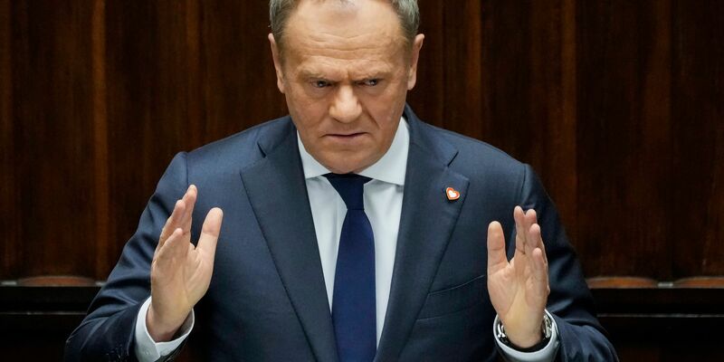Polens proeuropäischer Regierungschef Donald Tusk will im Parlament die Vertrauensfrage stellen. (Archivbild) - Foto: Czarek Sokolowski/AP/dpa