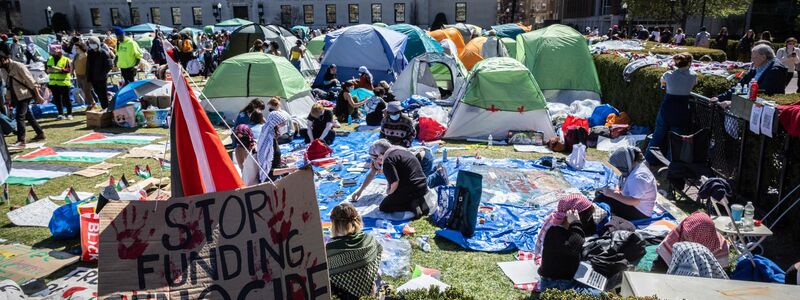 Columbia wurde im vergangenen Frühjahr zum Schauplatz großer propalästinensischer Demonstrationen und Gegenproteste. (Archivbild) - Foto: Stefan Jeremiah/AP/dpa