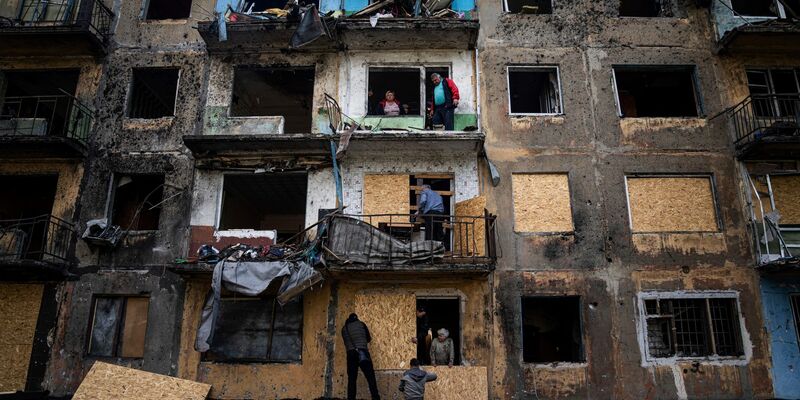 Russischer Beschuss forderte neue Opfer unter der Zivilbevölkerung in der Ostukraine. (Archivbild) - Foto: Evgeniy Maloletka/AP/dpa