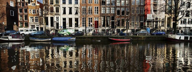 Bald sollen auf den Grachten in Amsterdam nur noch emissionsfreie Boote unterwegs sein (Archivbild). - Foto: picture alliance / dpa