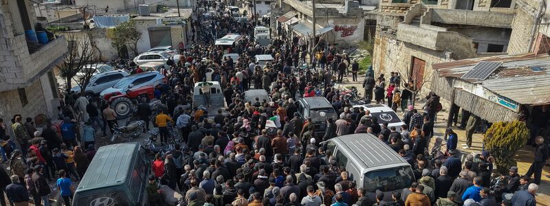 Bei den Auseinandersetzung kamen laut Aktivisten bereits mehr als 1.000 Menschen um. (Archivbild) - Foto: Omar Albam/AP/dpa