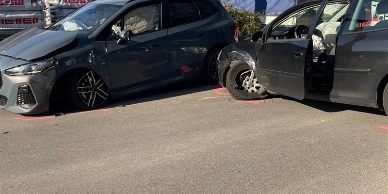 POL-GM: Bei Frontalzusammenstoß leicht verletzt - Foto: presseportal.de