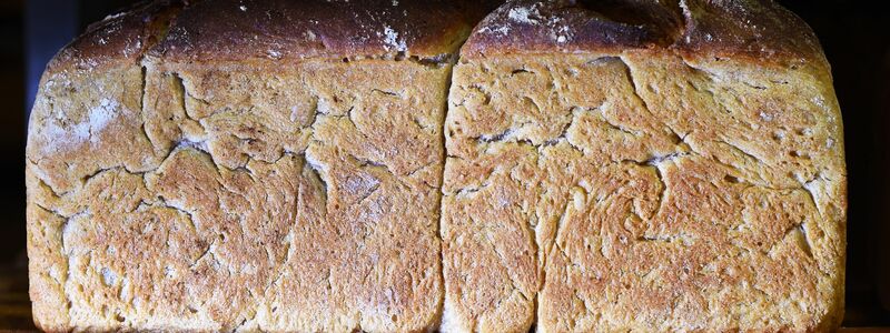 «Nachts muss gebacken werden» - nicht jede Arbeit lässt sich auf den Tag verschieben. (Archivbild) - Foto: Jens Kalaene/dpa