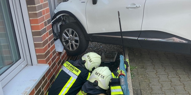 POL-ME: Alleinunfall: 39-jährige Autofahrerin prallt gegen Hauswand - 2503026 - Foto: presseportal.de