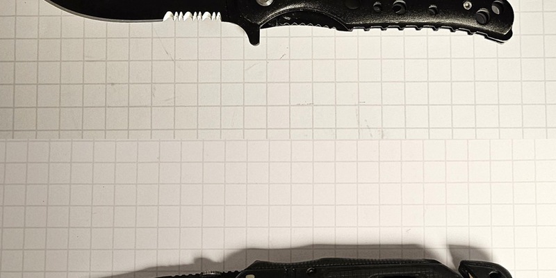 BPOL NRW: Bundespolizei beschlagnahmt mehrere Einhandmesser - Foto: presseportal.de