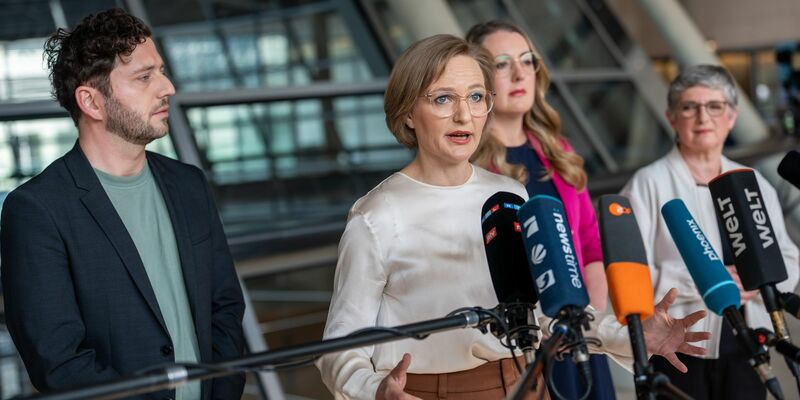 Grünen-Fraktionschefin Haßelmann und ihre Kolleginnen und Kollegen sind genervt vom Vorgehen von CDU-Chef Friedrich Merz. - Foto: Michael Kappeler/dpa