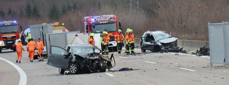 Mehrere Menschen sind bei dem Verkehrsunfall verletzt worden. - Foto: René Priebe/-/dpa