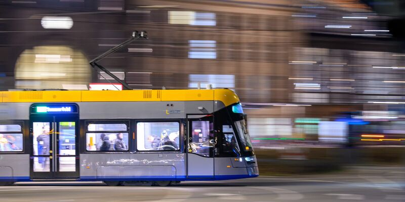 Als einzige Großstadt hat Leipzig das Nahverkehrsangebot seit 2023 um mehr als 10 Prozent ausgebaut. (Archivbild) - Foto: Hendrik Schmidt/dpa