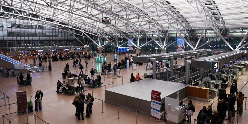 Nach dem Warnstreik lief der Betrieb an den Flughäfen - hier in Hamburg - wieder an. - Foto: Christian Charisius/dpa