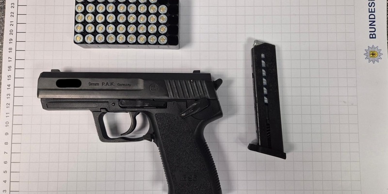 BPOL NRW: Bundespolizei stellt Schreckschusswaffe eines 16-Jährigen sicher - Foto: presseportal.de