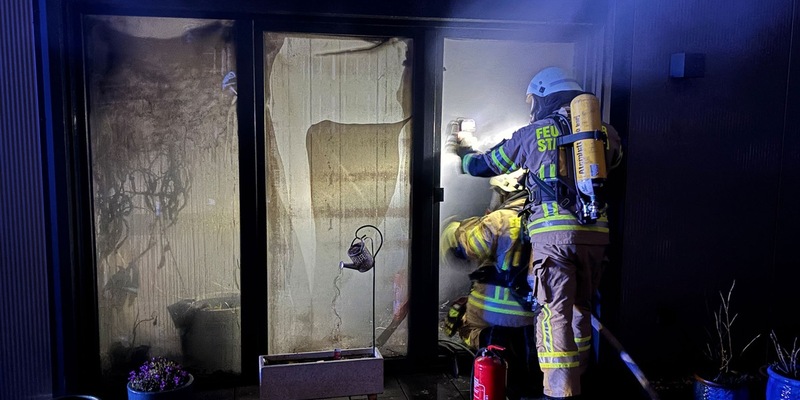 Feuerwehr Goch: Zimmerbrand in Werkstatthalle: Eine Person kam ins Krankenhaus - Foto: presseportal.de